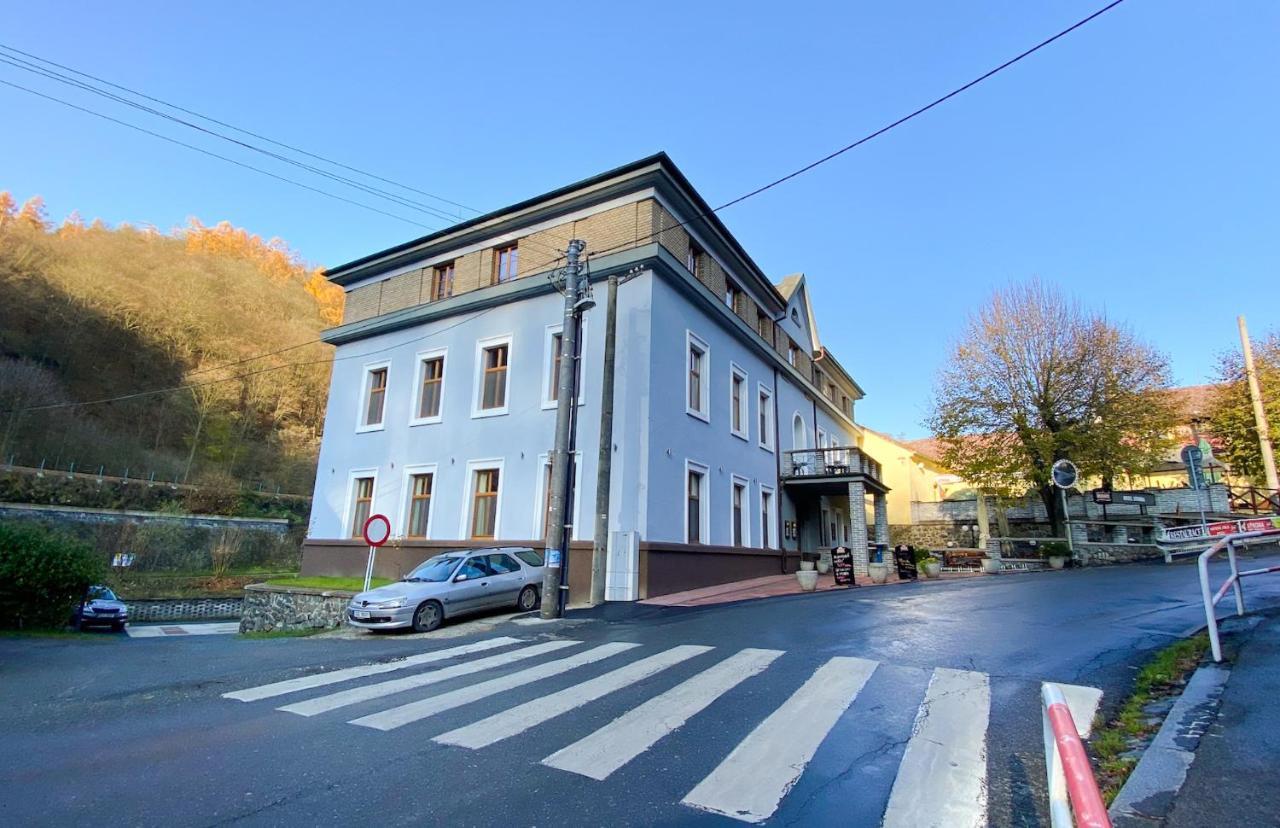 Hotel Sykora Křivoklát Extérieur photo